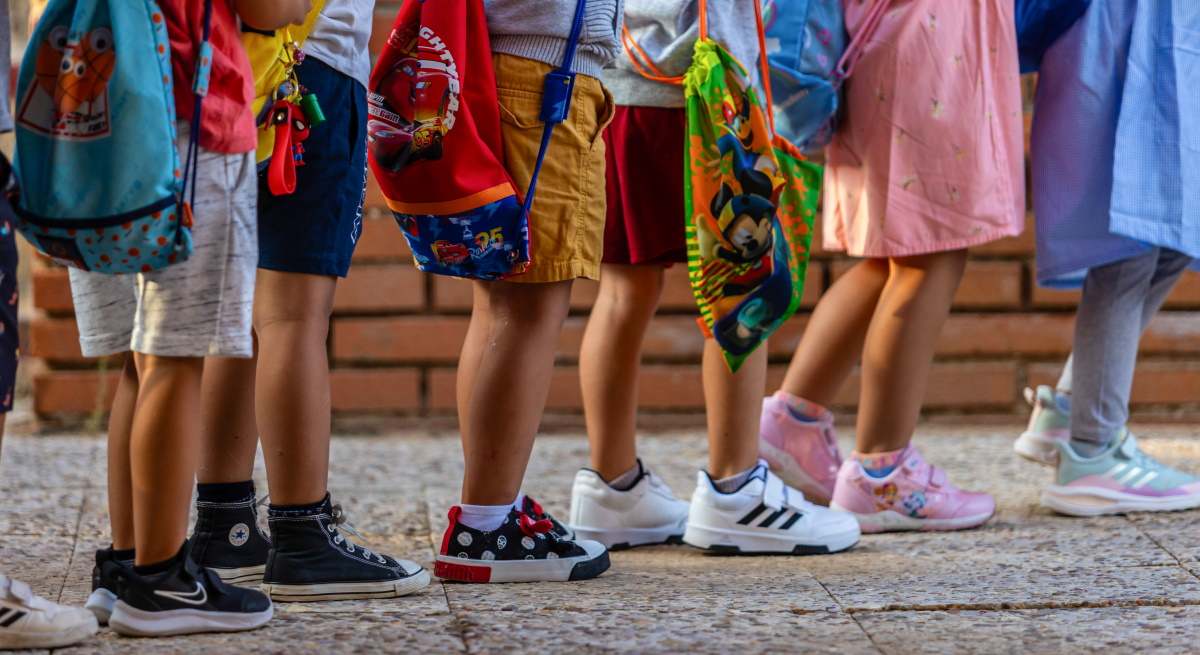 Fotografía de recurso de niños en el colegio.