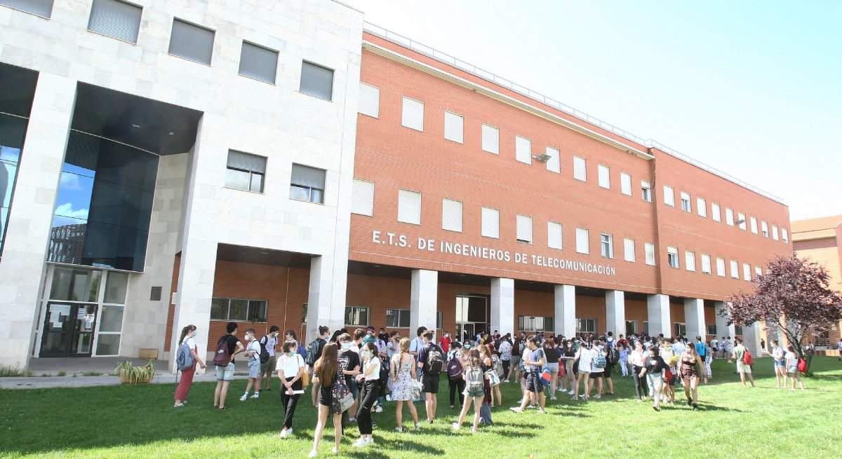 motivo-universidades-no-aumentan-plazas-carreras-populares.jpg
