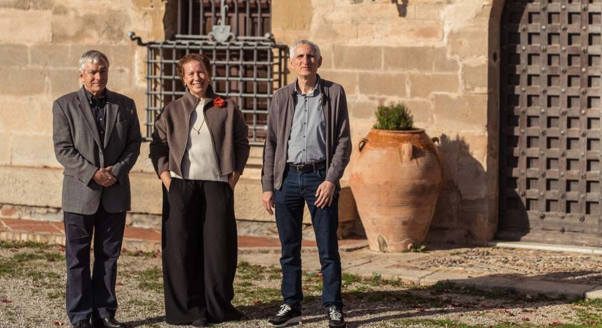 Elena de Carandini acompañada de Rubén G. Echevarría y Josep Usall