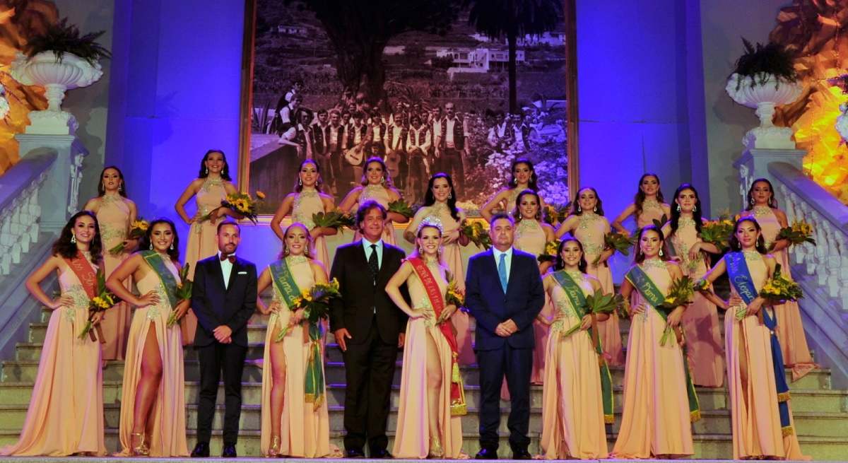 icod-de-los-vinos-reinas-belleza-ayuntamiento.jpg