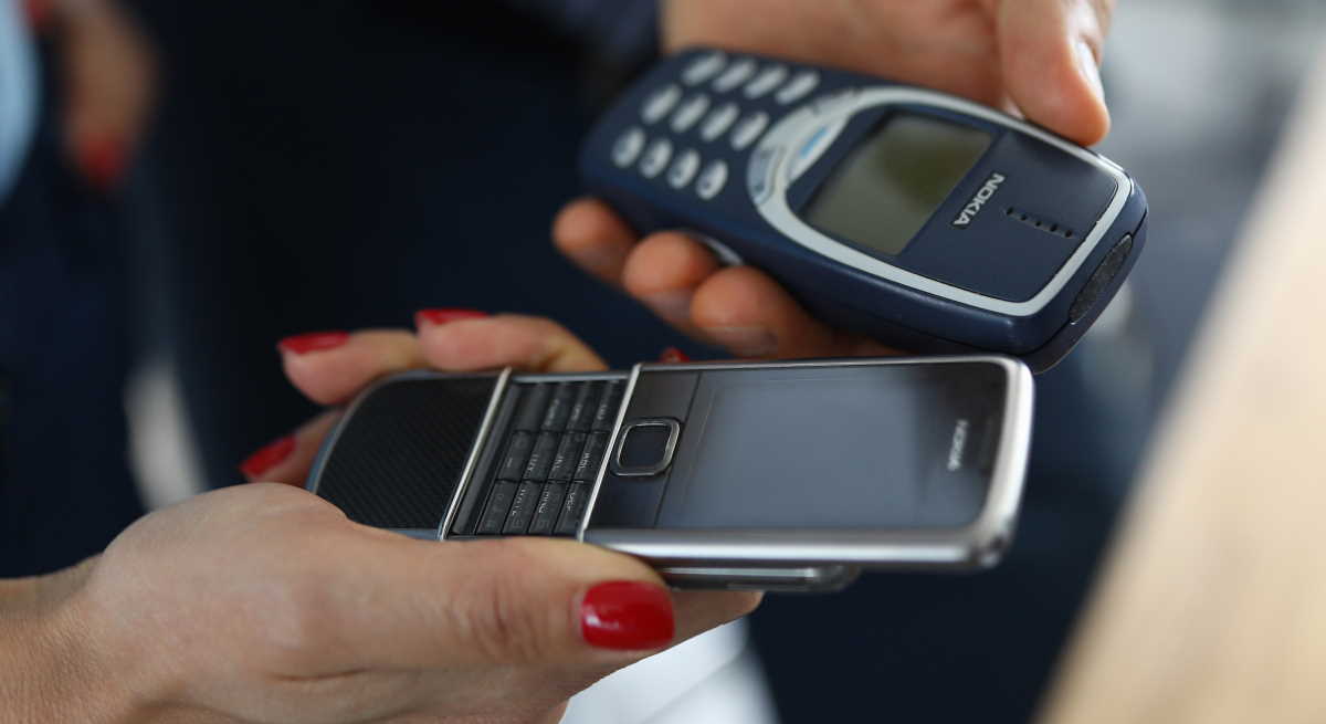 nokia-telefonos-moviles-manos-1200-dreamstime.jpg