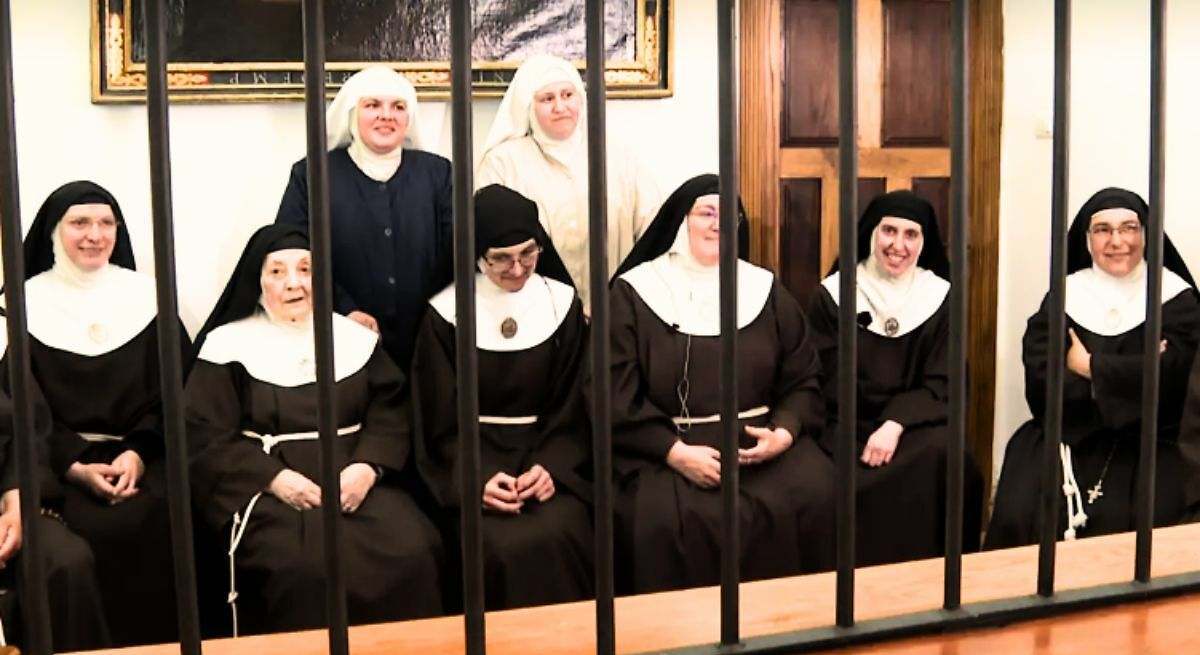 Del crowdfunding 'Dios se lo pague' a cobrar pensiones caídas del cielo de religiosas muertas: así salvan su trama las monjas 'rebeldes' de Belorado
