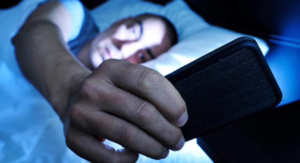 smartphone-en-la-cama.jpg