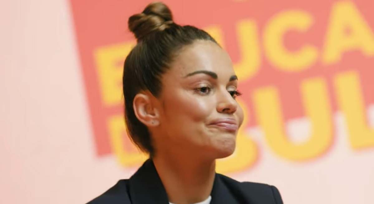 Lara Álvarez se emociona