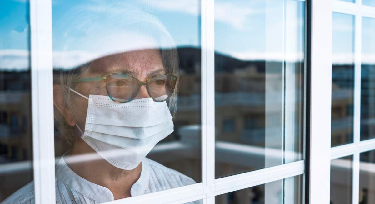 mascarilla-viruela-mono-iStock-1218158665.jpg
