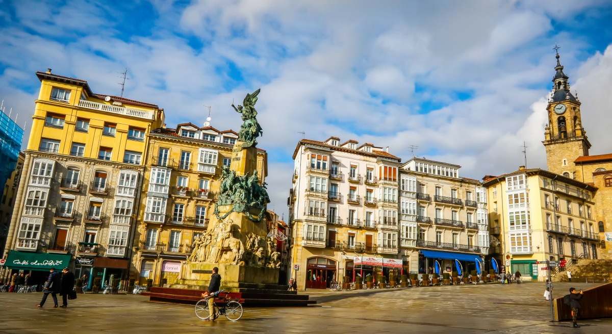 Plaza de la Virgen Blanca en Vitoria-Gasteiz