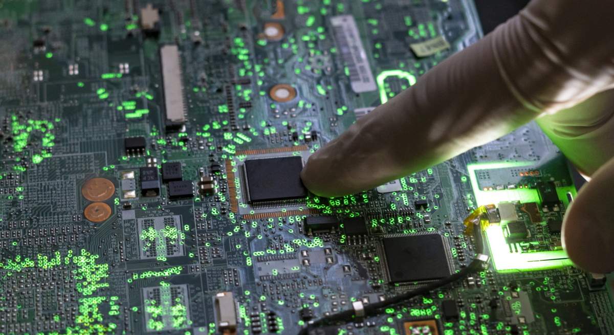 dedo-chip-dreamstime-1200x655.jpg