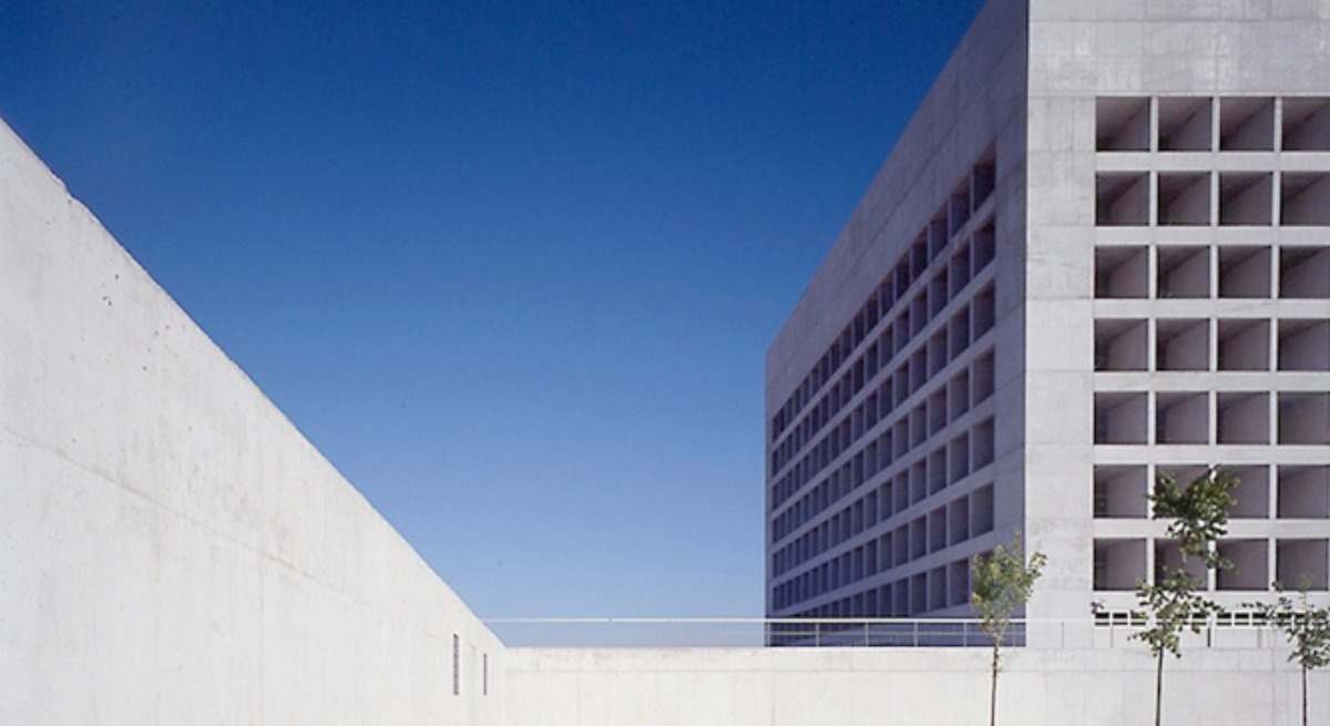 Edificio del Cubo en Granada.
