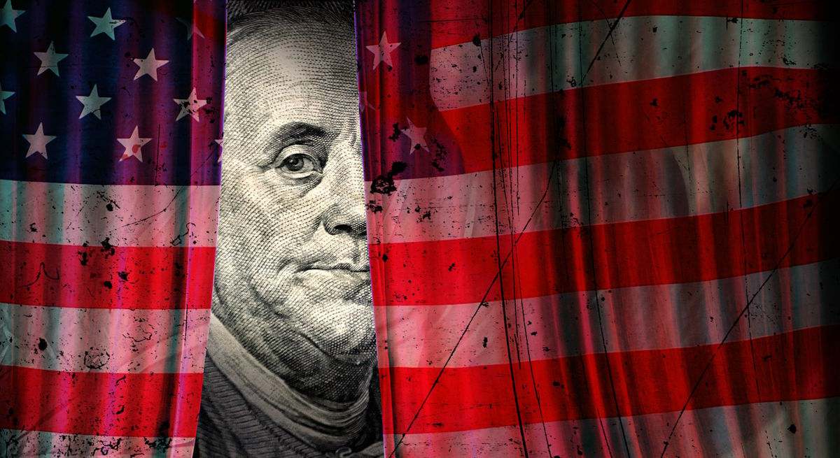 dollar-franklin-bandera-usa-istock