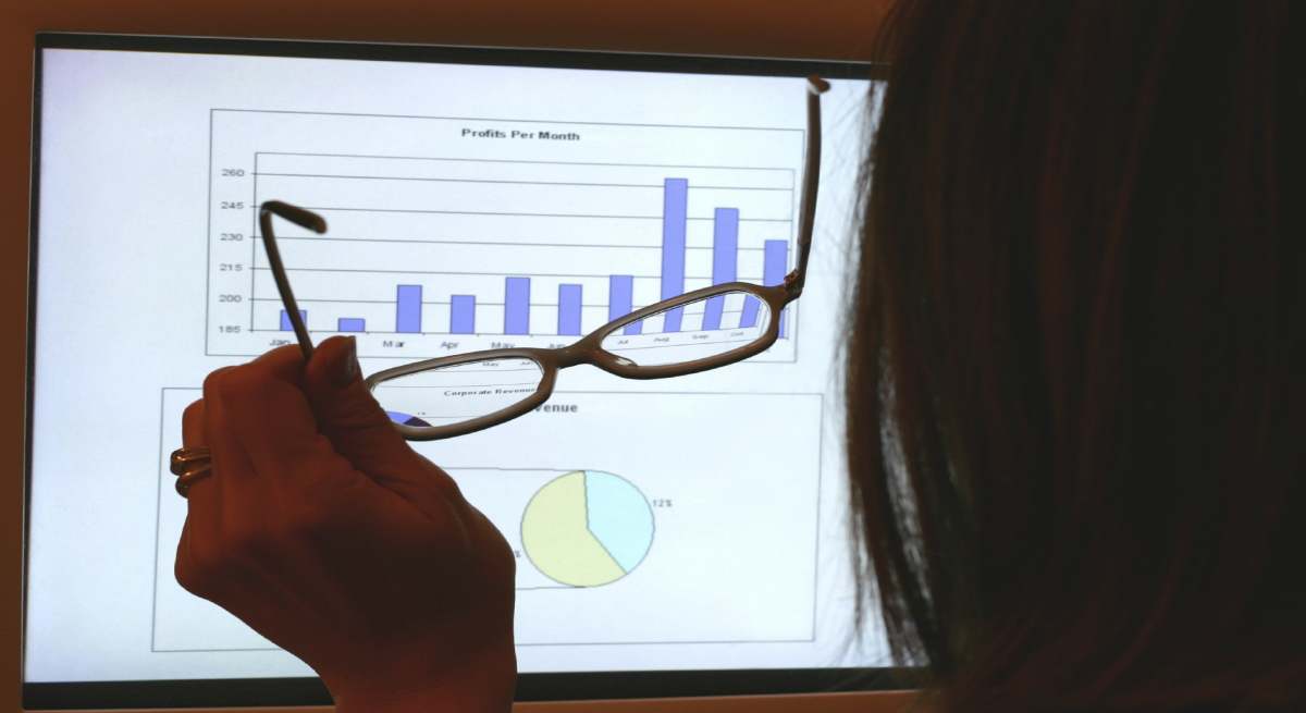 Empleada_pantalla_ordenador_Istock.jpg