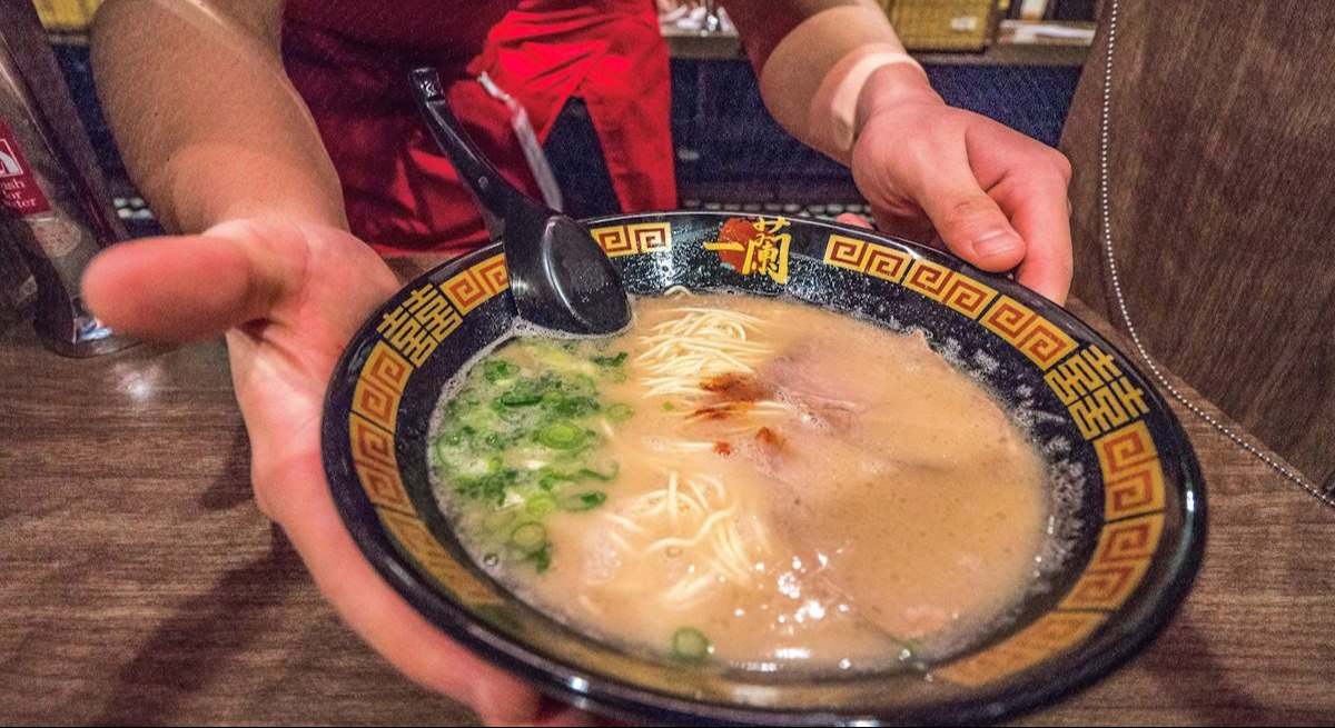 Plato servido en Ichiran Ramen, uno de los restaurantes más famosos de Japón. Foto: Alamy