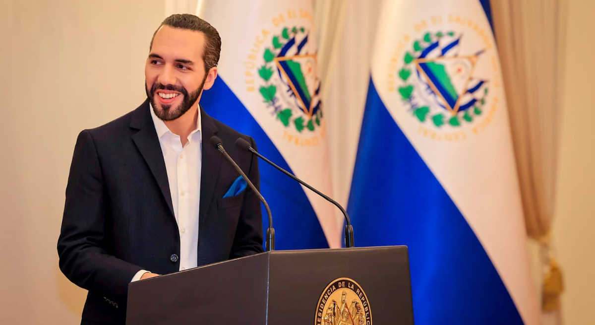 Bukele en una comparecencia