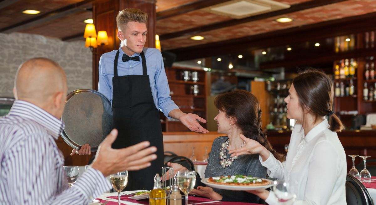 Un vegano va a una parrillada y al no tener opciones no da crédito: "Inclusión no es atender a quienes decidieron ser infelices como tú"