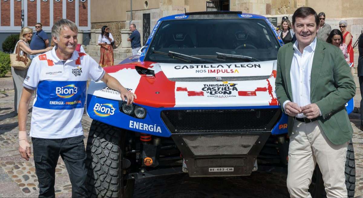 Jesús Calleja y Mañueco presentan el vehículo con el que se promocionará Castilla y León