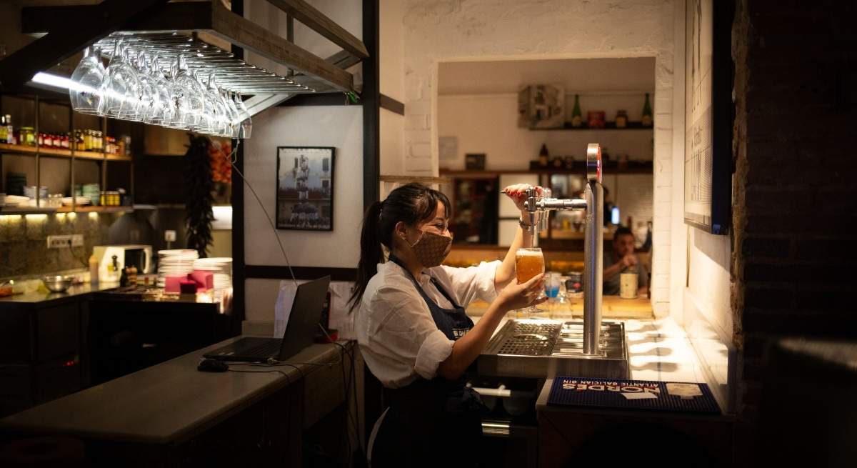 camarera-bar-europapress-ep.jpg