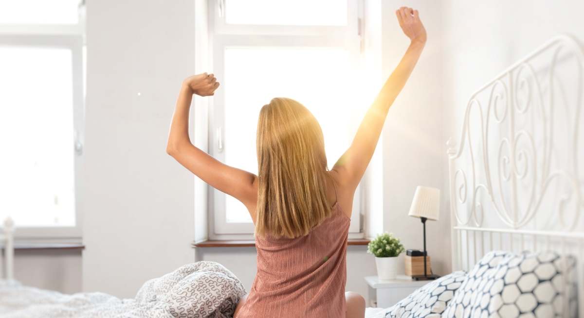 El gesto al despertar que daña nuestra salud y cómo corregirlo.