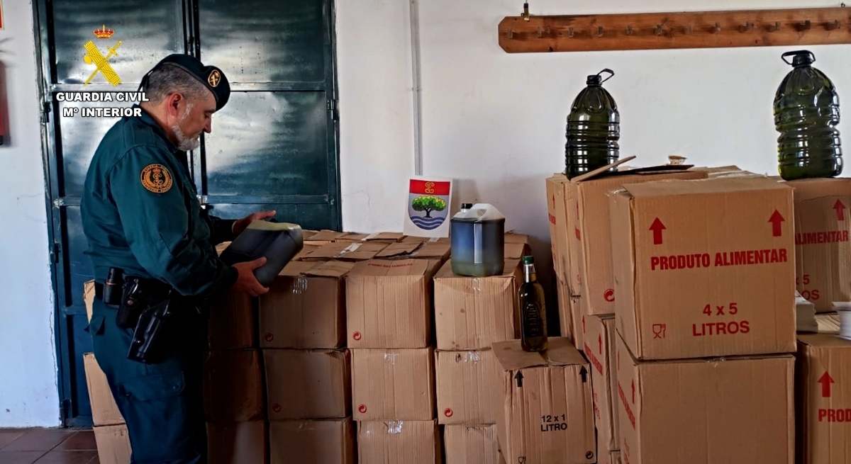 La Guardia Civil interviene en Huelva 2.500 litros aceite lampante / EP