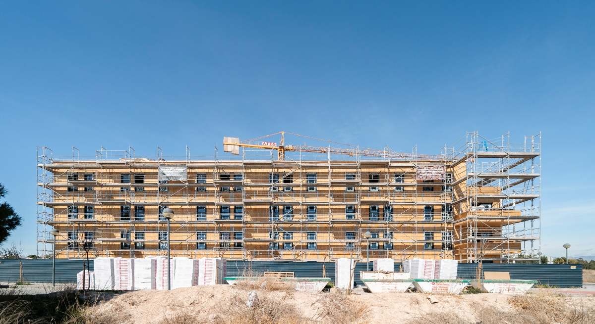 La-promocion-Fioresta-de-estructura-de-madera-de-AEDAS-Homes-en-San-Juan-de-Alicante-3-1.jpg