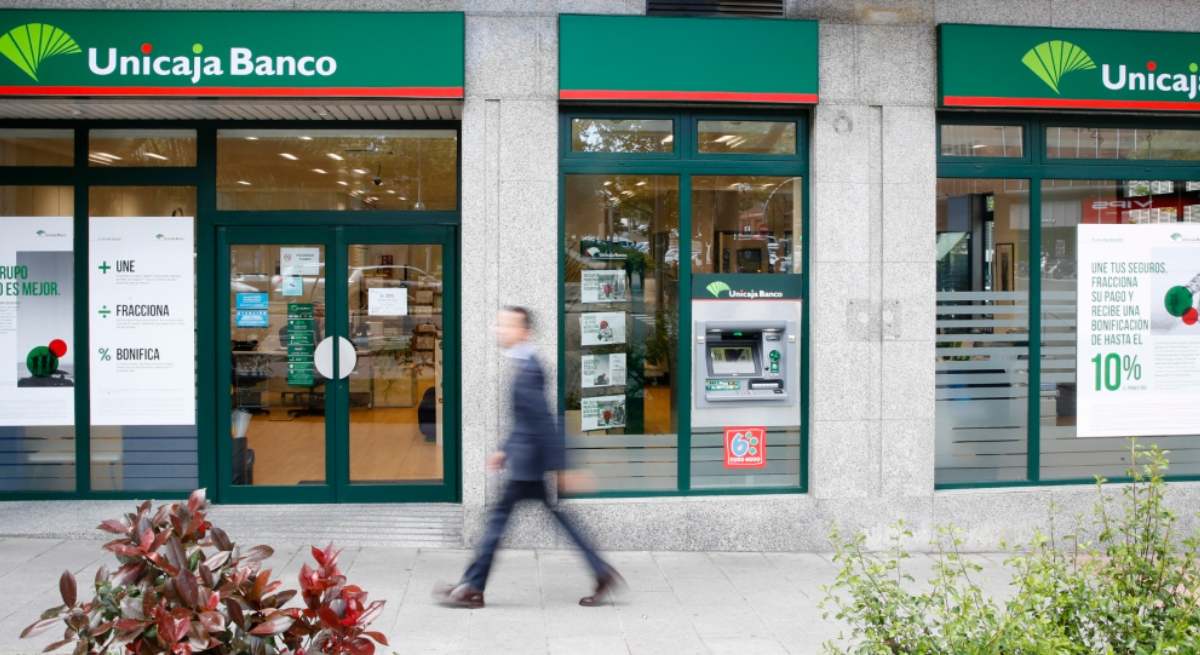 Exterior-oficina-Unicaja.jpg