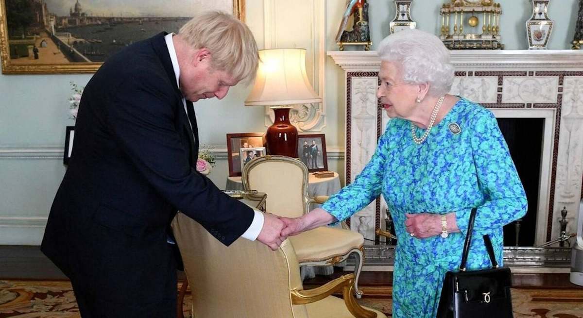 Boris Johnson e Isabel II