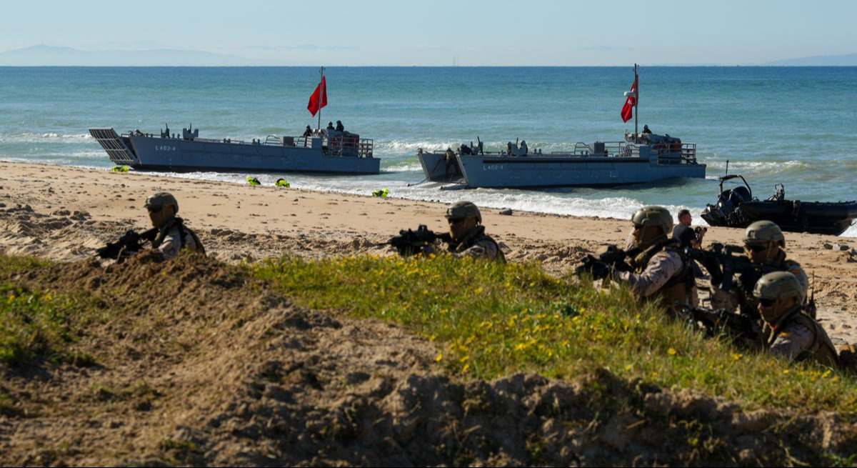 Militares haciendo maniobras
