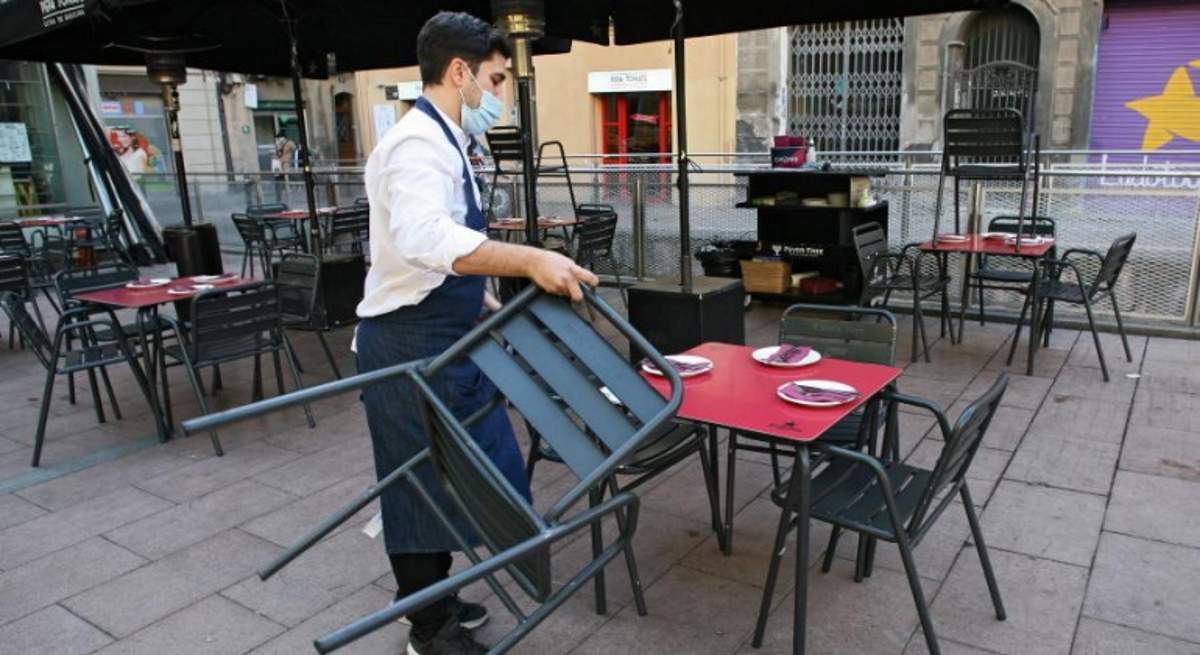 camarero-silla-cataluna-luismoreno.jpg