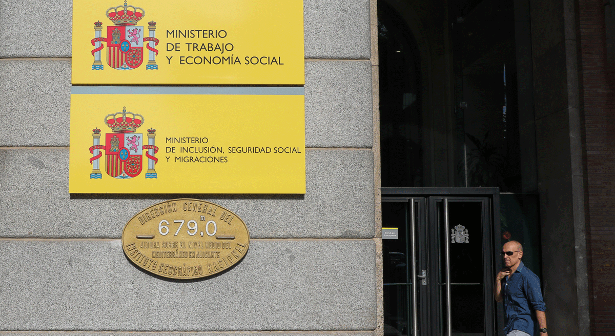 EuropaPress_4597214_placas_ministerio_inclusion_seguridad_social_migraciones_ministerio_trabajo_web.gif