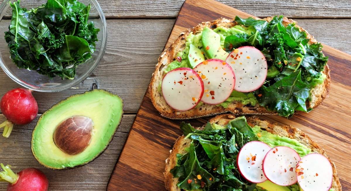aguacate-tostada-alamy.jpg