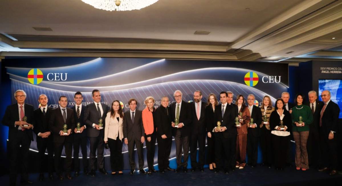Foto-de-familia-de-los-premiados-2.jpg