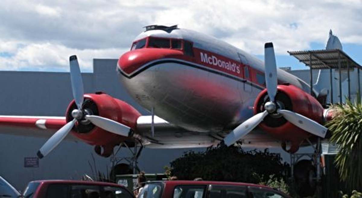 El Douglas DC-3 del McDonald's de Taupo, en Nueva Zelanda