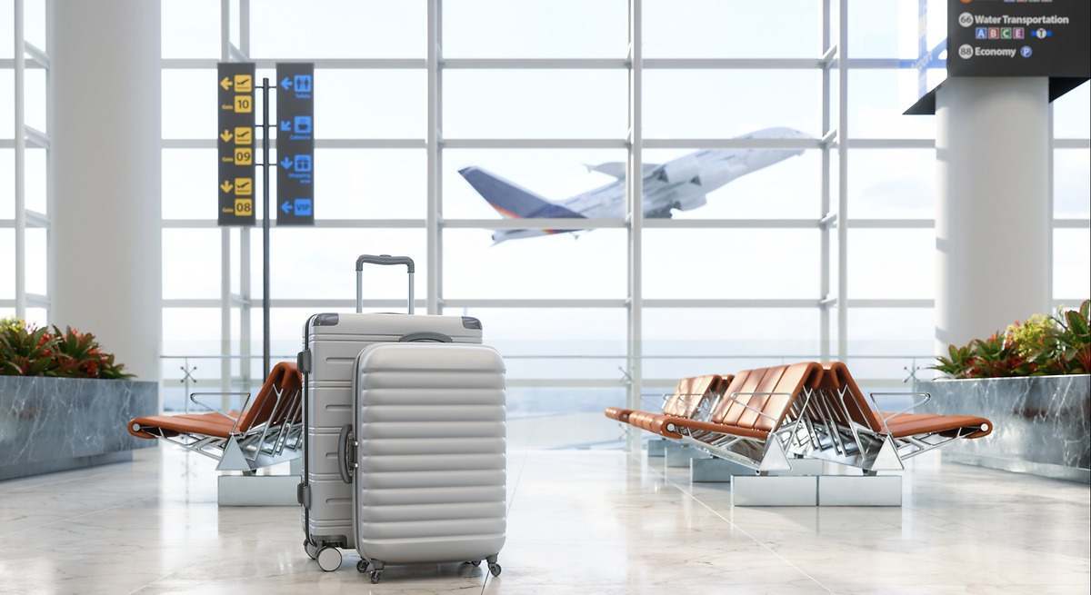 Sala de espera del aeropuerto con equipaje. Firma: iStock