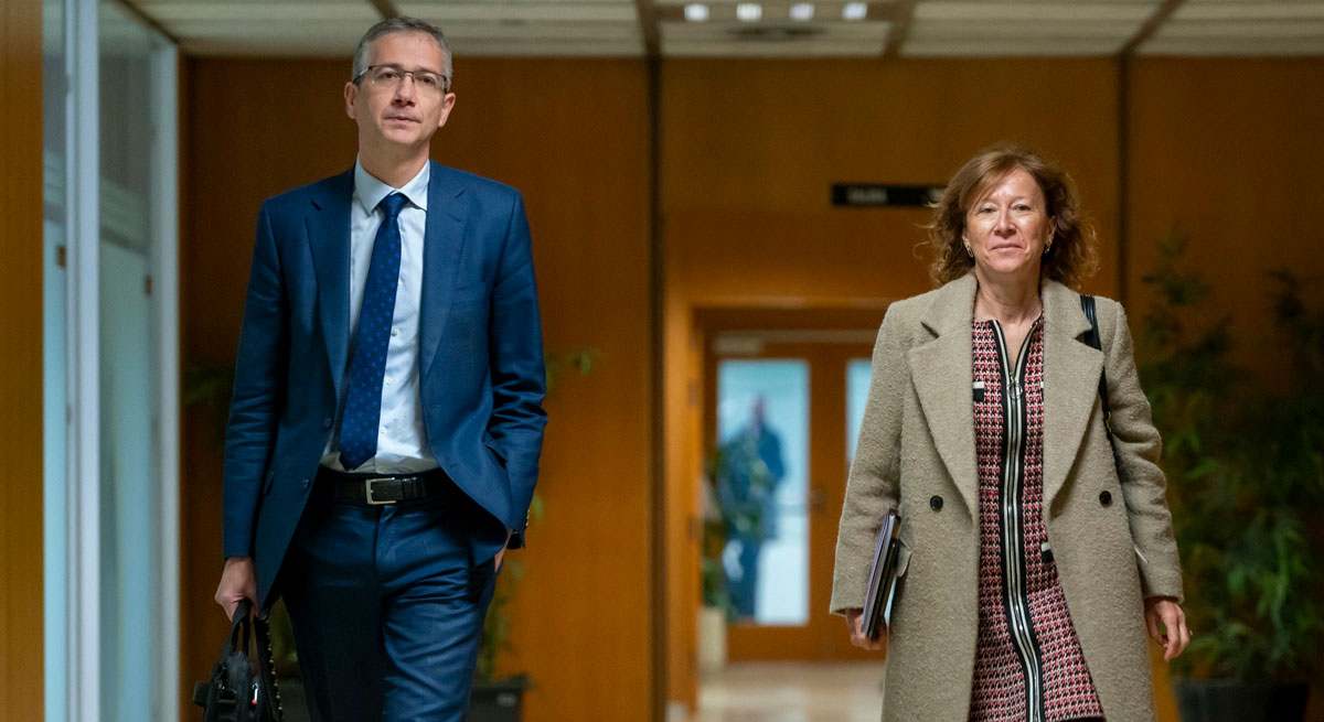 Pablo Hernández de Cos, gobernador del Banco de España, y Margarita Delgado, subgobernadora. EE