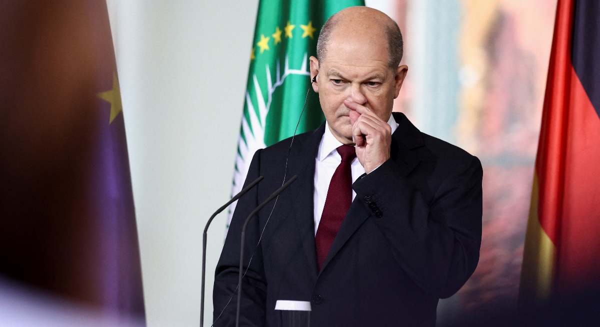 olaf-scholz-canciller-alemania-gesto-nariz-reuters