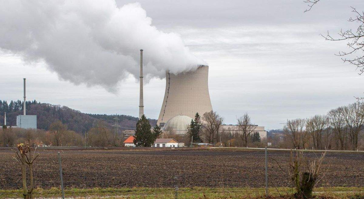 isar-nuclear-power-plant-g84a61c8bc_1280-1.jpg