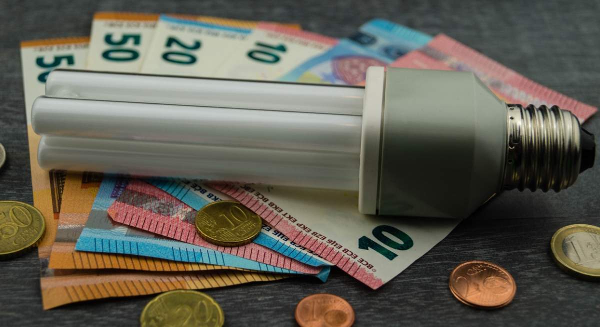 Bombilla-euros-3-istock.jpg