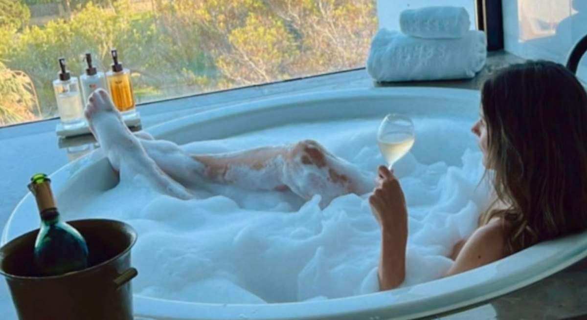 esther-jacuzzi-1200-1.jpg