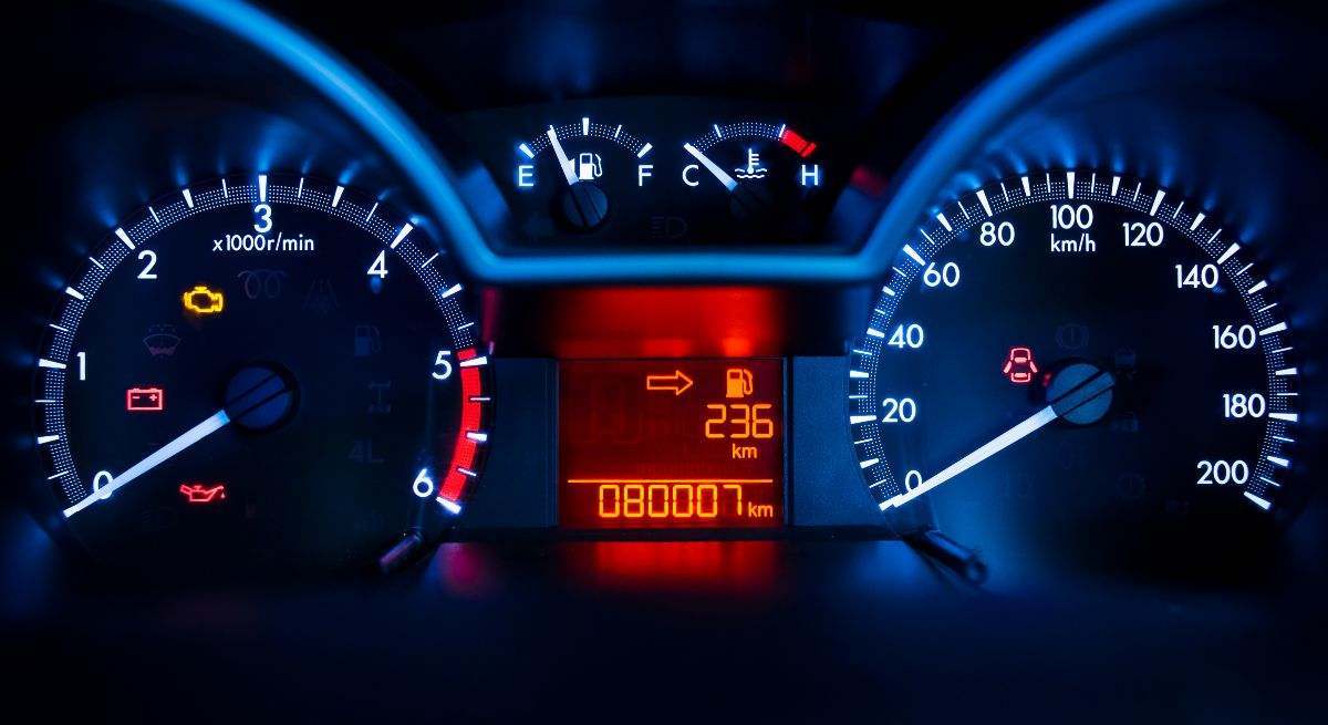 cuadro de instrumentos de un coche