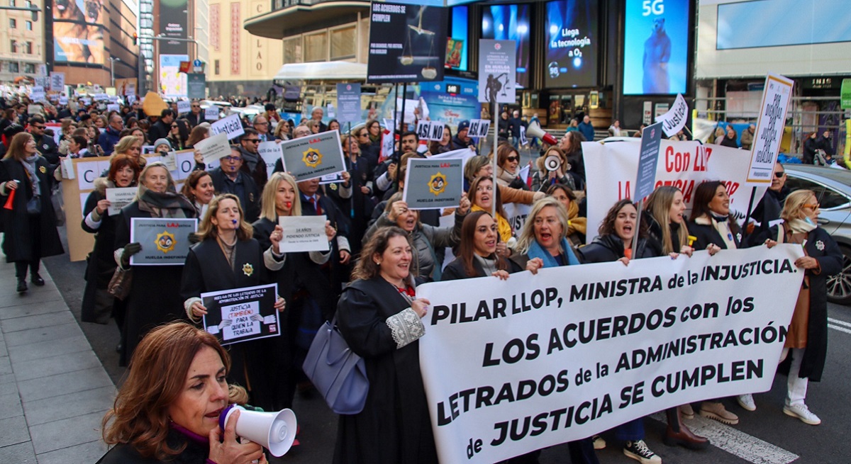 1200-x-655-Manifestacion-de-letrados-de-la-Administracion-de-Justicia-EFE.jpg