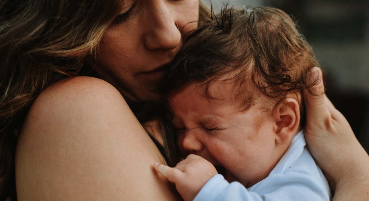 bebe-llora-leche-materna.jpg