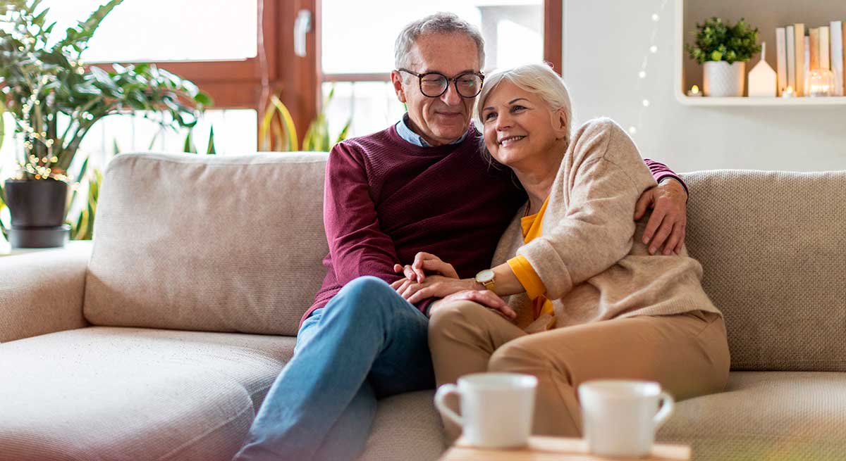 Pareja sonriente | iStock