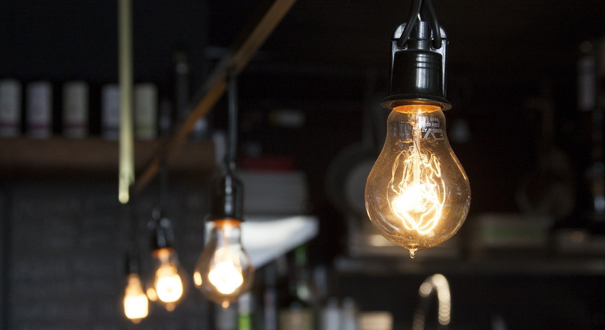 light-bulbs-g8c50cbef8_1280-1.jpg
