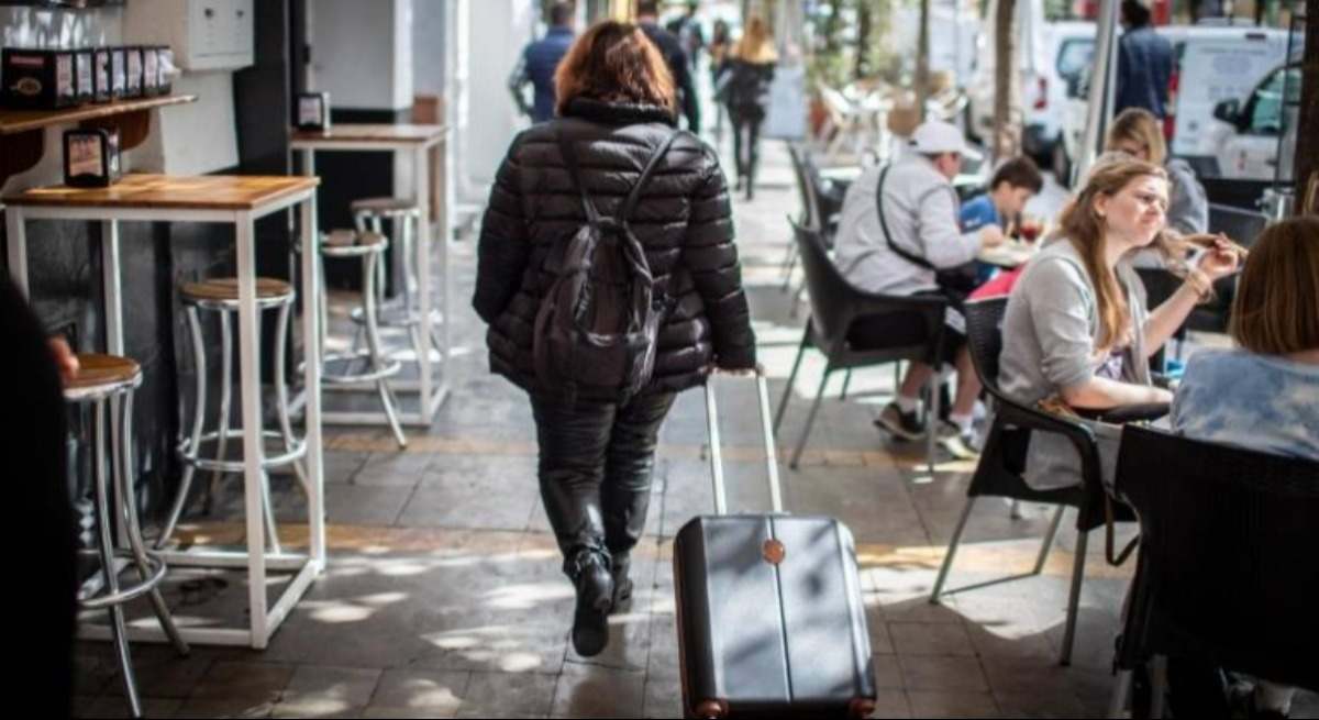 Turista en una ciudad andaluza.