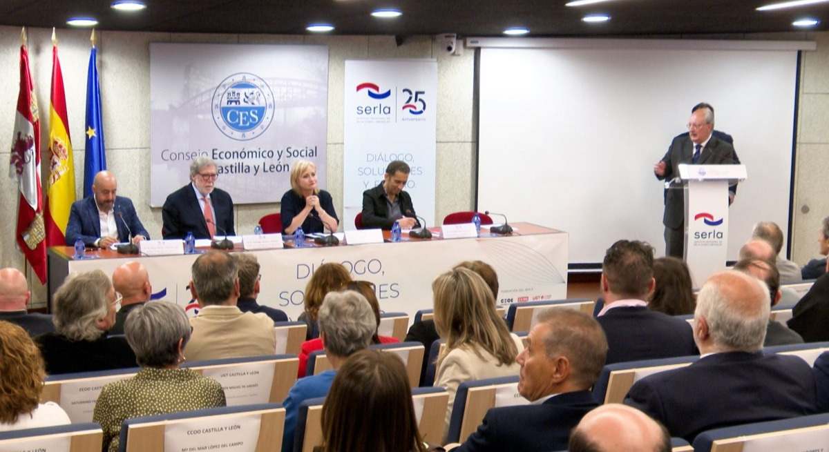 Consejera de Empleo de CYL y agentes sociales en la celebración del 25 aniversario del Serla