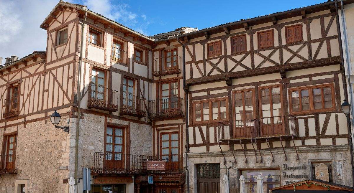 El pueblo medieval de Segovia a menos de dos horas de Madrid: una joya declarada Conjunto Histórico Artístico