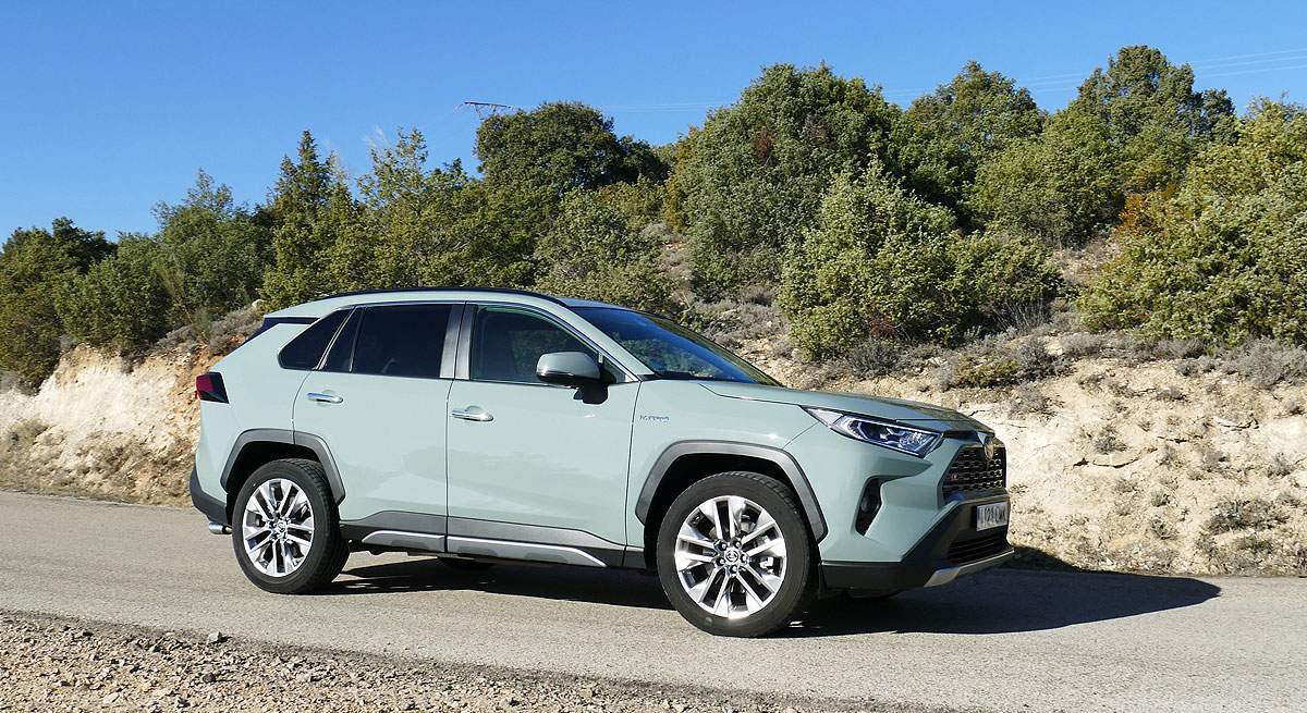 TOYOTA_RAV4_01.jpg