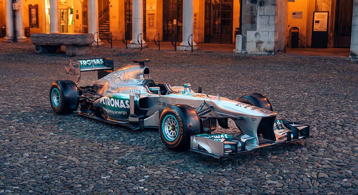 MERCEDES-PETRONAS_01.jpg