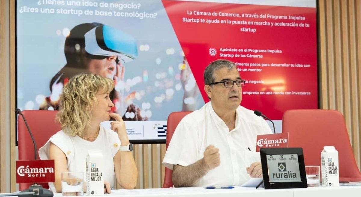 La directora general de la Cámara de Comercio de Soria, Nuria Sánchez, y el presidente de la entidad, Alberto Santamaría