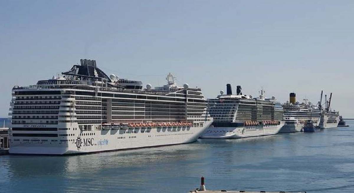 CrucerosPortBarcelona.jpg
