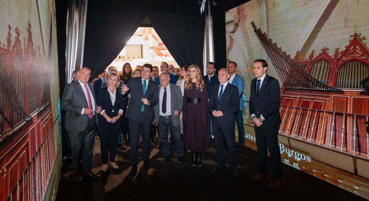 Mañueco durante la inauguración de Intur