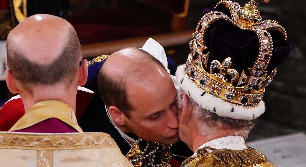 carlos-guillermo-beso-1200.jpg